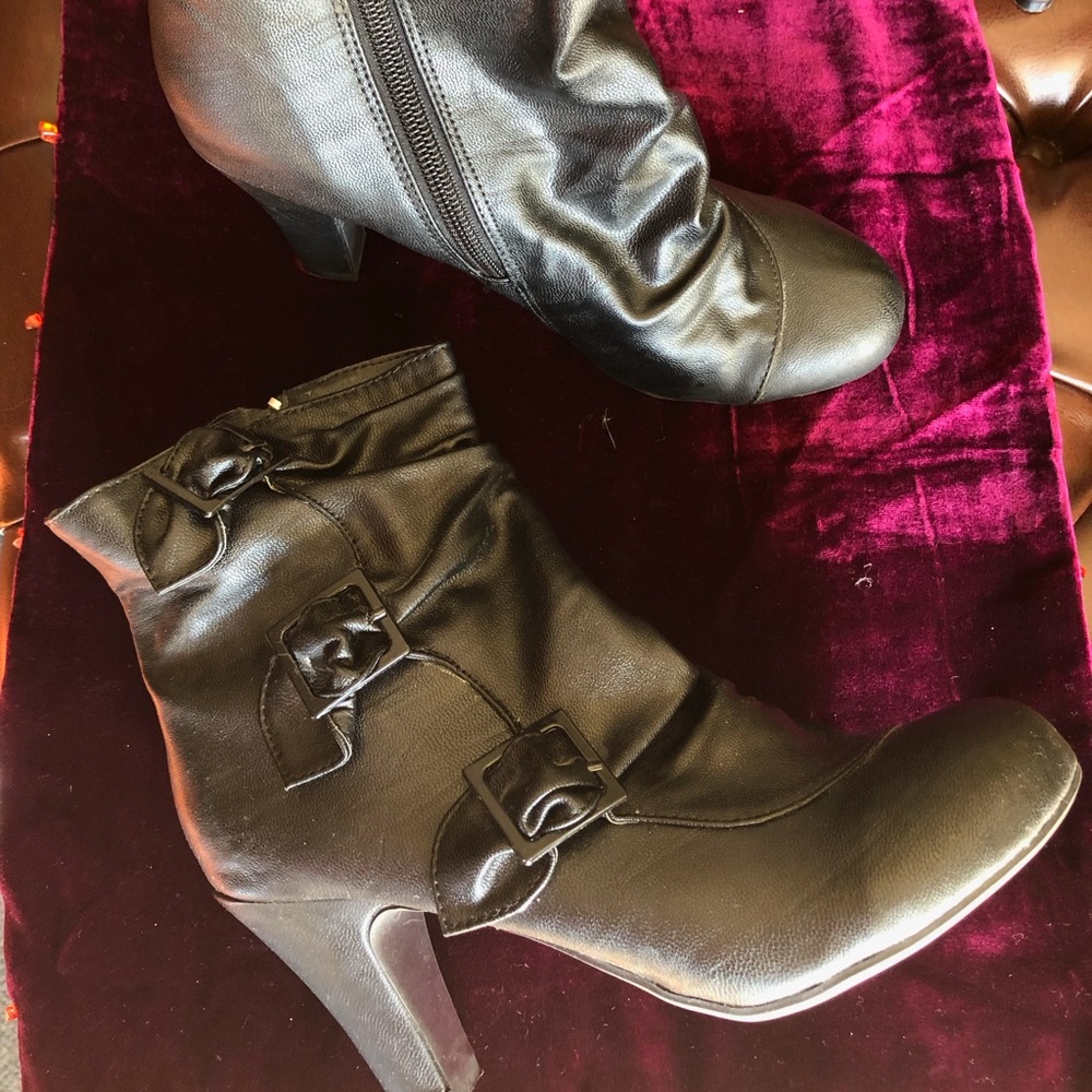 Black winter boots